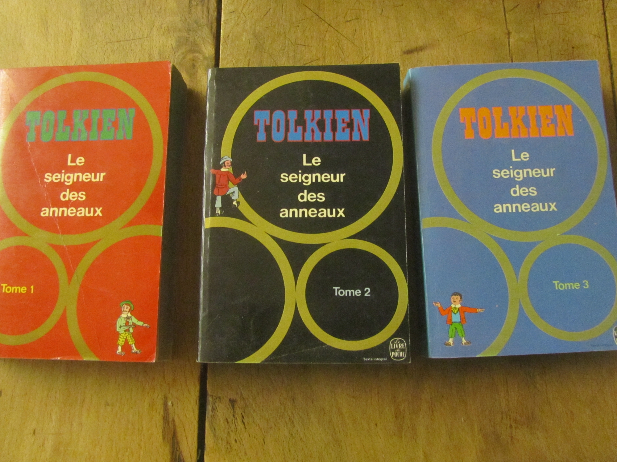 tolkien-le-seigneur-des-anneaux-3-volumes-le-livre-de-poche.jpg